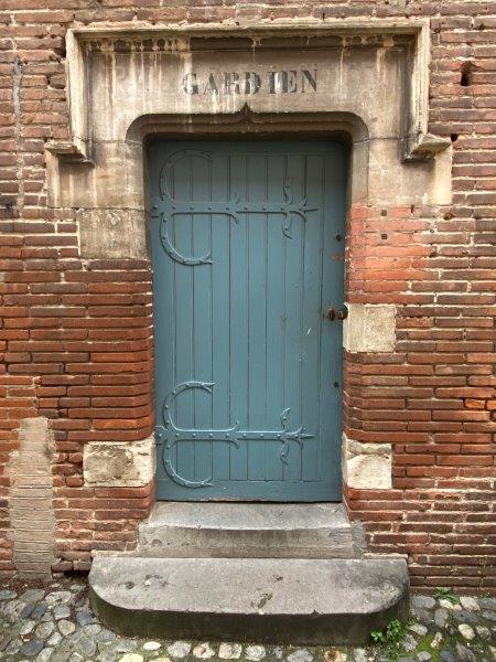 Place Saint-Sernin - cour du musée Saint-Raymond - Toulouse chasseur immobilier