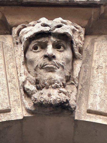 Mascaron facade du Capitole rue Ernest Roschach - Toulouse 31