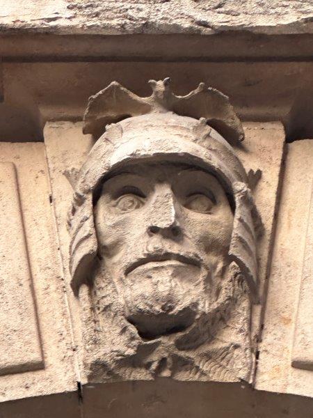 Mascaron facade du Capitole rue Ernest Roschach 31