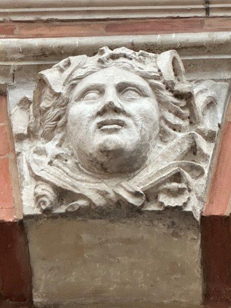 Mascaron facade du Capitole Toulouse 31