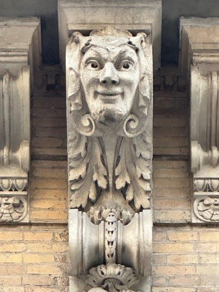 Mascaron rue Alsace-Loraine de Toulouse 31