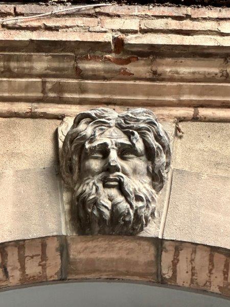 Mascaron rue Ninau - Hôtel particulier Toulousain 31000