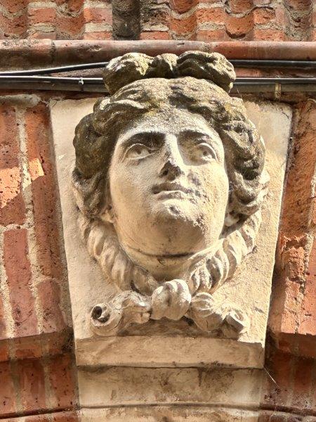 Mascaron rue de la Bourse - 31000 Toulouse