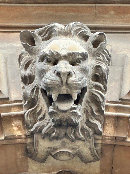 Mascaron lion rue Franc Toulouse