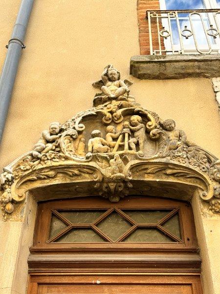 Mascaron angelots rue Maletache - Toulouse